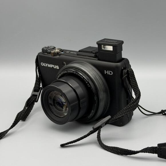Olympus XZ-1 Digital Camera | 10MP | Black - Picture 3 of 5